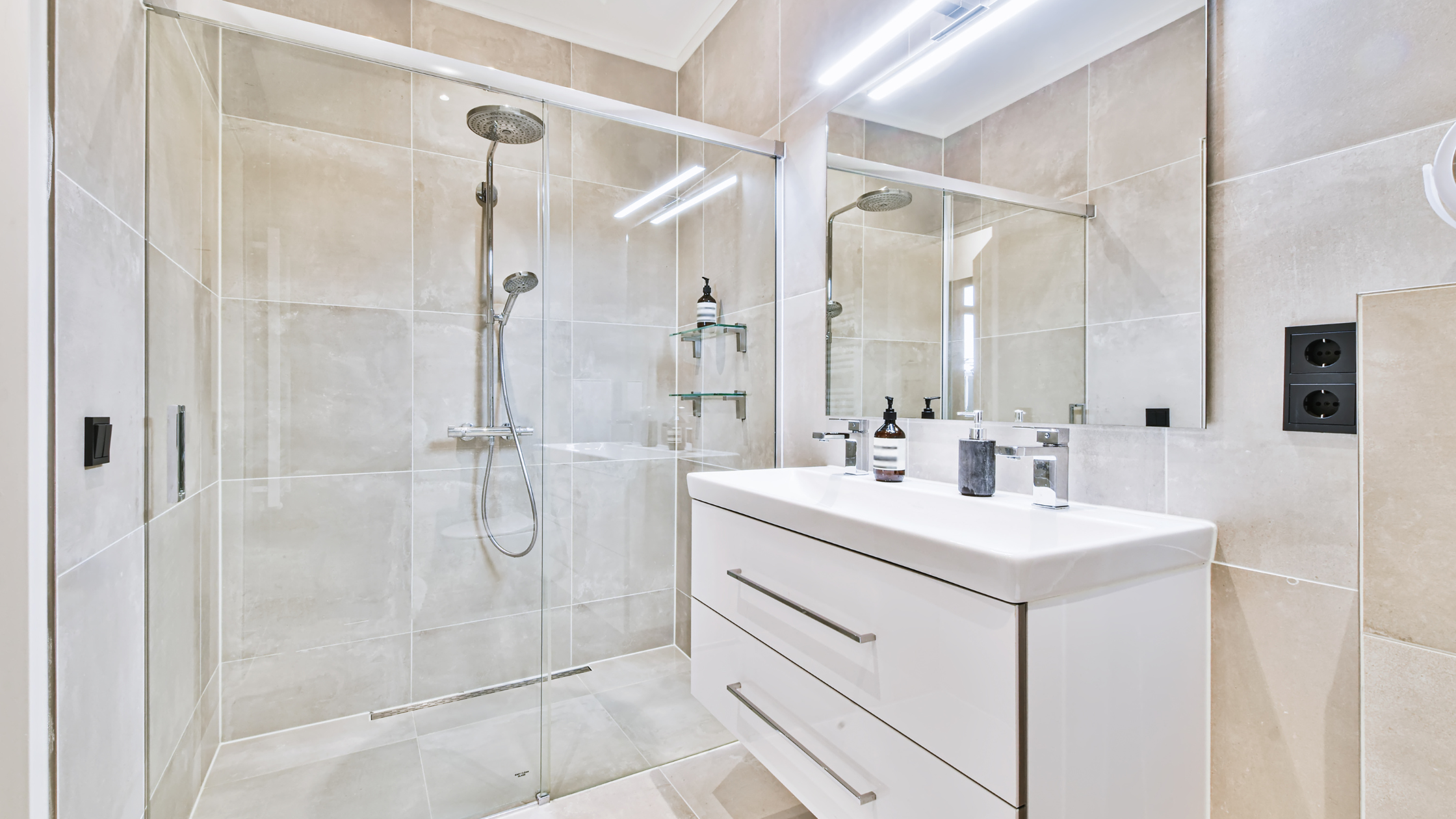 Visual Tricks to Make a Small Bathroom Feel Bigger